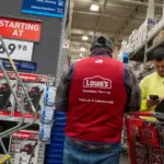 U.S. Retailers Shift Away From Massive Seasonal Hiring Targets as Economic Pressures Mount